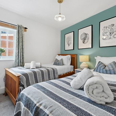 2 Bedrooms Stunning Westgate Cottage Retreat, Central Winchester, Free On-Street Parking Permit, With Garden Close To Cathedral - Sleeps 6, Pets Are Welcome, Summer Special Offer! - By Blue Puffin Stays Eksteriør bilde