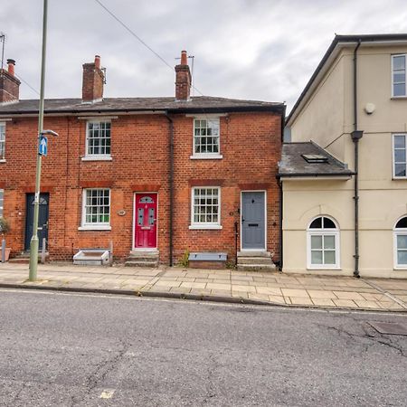 2 Bedrooms Stunning Westgate Cottage Retreat, Central Winchester, Free On-Street Parking Permit, With Garden Close To Cathedral - Sleeps 6, Pets Are Welcome, Summer Special Offer! - By Blue Puffin Stays Eksteriør bilde