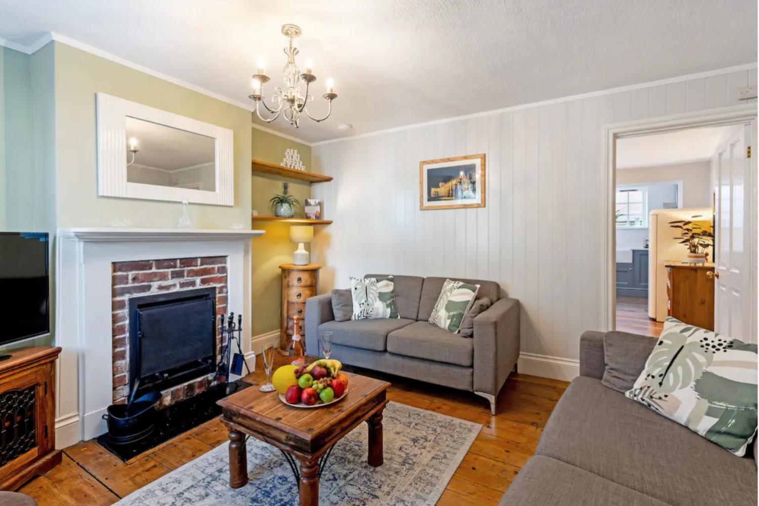 2 Bedrooms Stunning Westgate Cottage Retreat, Central Winchester, Free On-Street Parking Permit, With Garden Close To Cathedral - Sleeps 6, Pets Are Welcome, Summer Special Offer! - By Blue Puffin Stays Eksteriør bilde