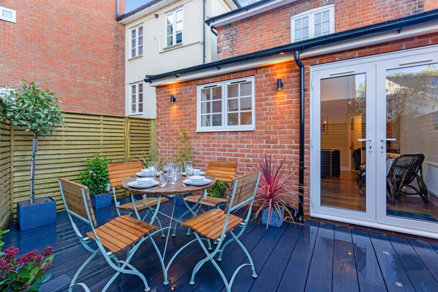 2 Bedrooms Stunning Westgate Cottage Retreat, Central Winchester, Free On-Street Parking Permit, With Garden Close To Cathedral - Sleeps 6, Pets Are Welcome, Summer Special Offer! - By Blue Puffin Stays Eksteriør bilde
