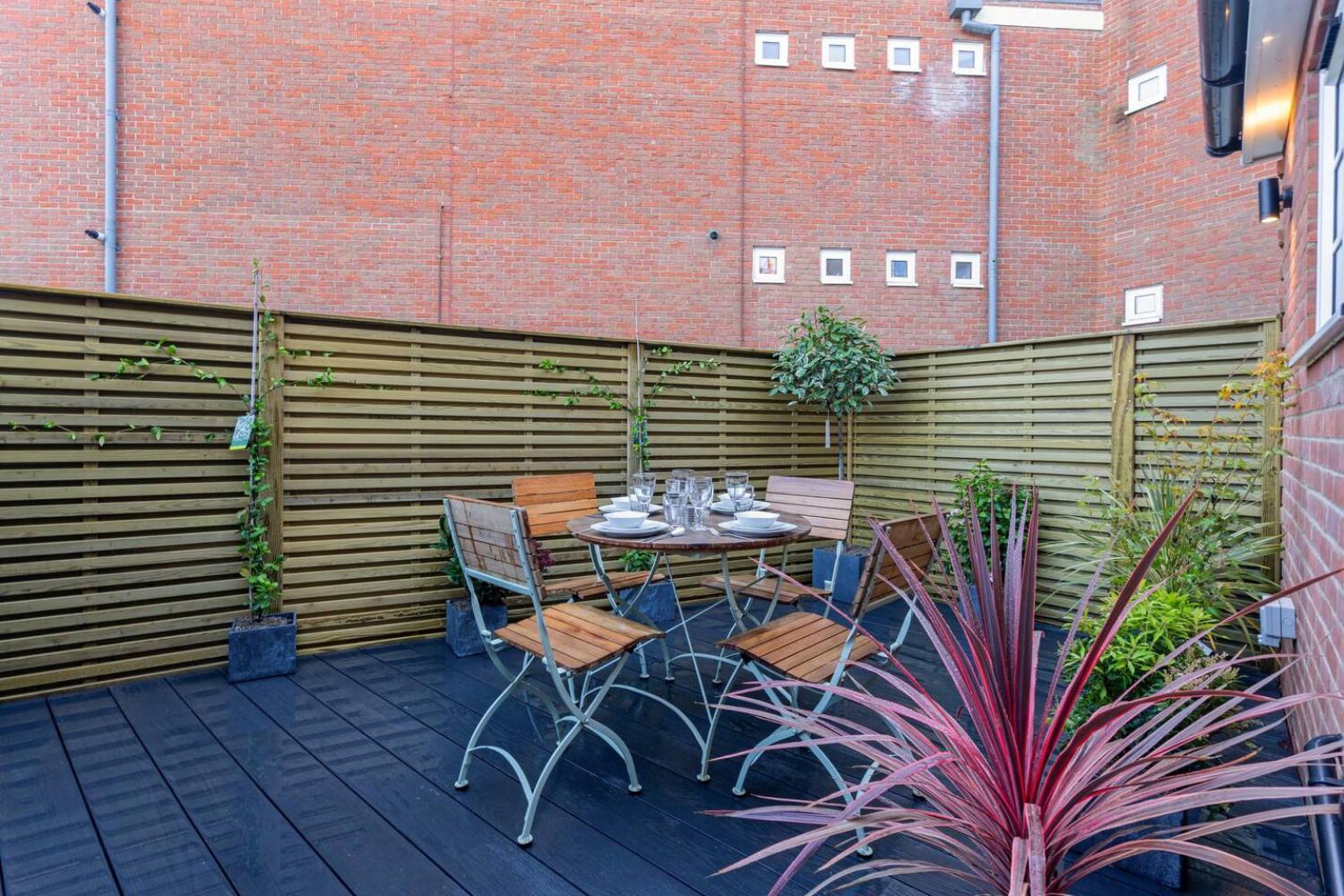 2 Bedrooms Stunning Westgate Cottage Retreat, Central Winchester, Free On-Street Parking Permit, With Garden Close To Cathedral - Sleeps 6, Pets Are Welcome, Summer Special Offer! - By Blue Puffin Stays Eksteriør bilde