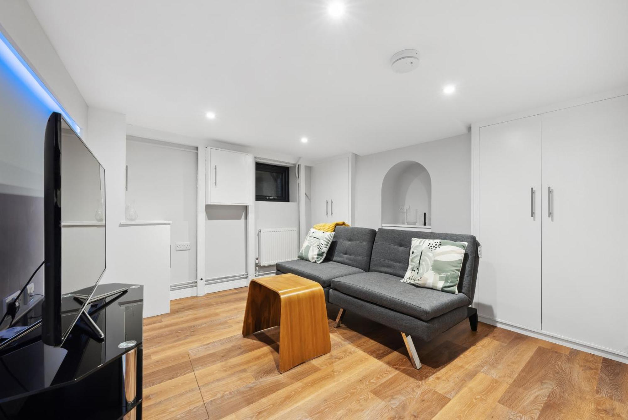 2 Bedrooms Stunning Westgate Cottage Retreat, Central Winchester, Free On-Street Parking Permit, With Garden Close To Cathedral - Sleeps 6, Pets Are Welcome, Summer Special Offer! - By Blue Puffin Stays Eksteriør bilde