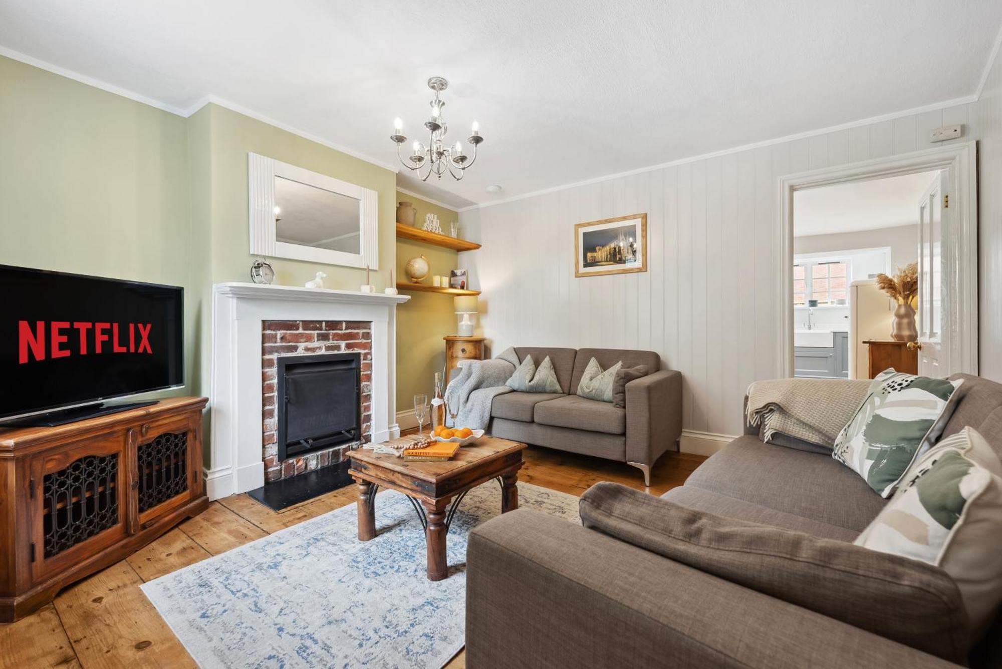 2 Bedrooms Stunning Westgate Cottage Retreat, Central Winchester, Free On-Street Parking Permit, With Garden Close To Cathedral - Sleeps 6, Pets Are Welcome, Summer Special Offer! - By Blue Puffin Stays Eksteriør bilde