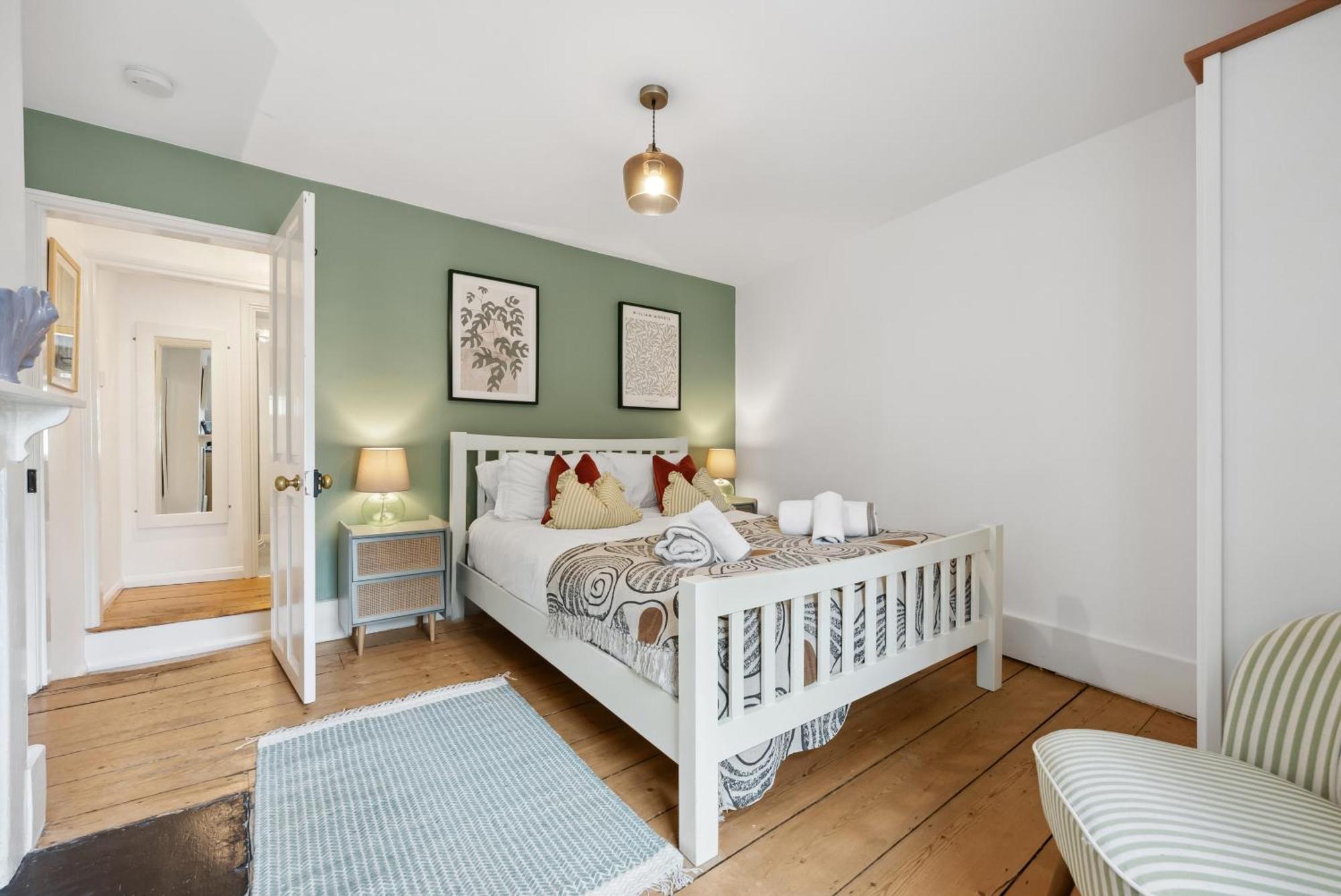 2 Bedrooms Stunning Westgate Cottage Retreat, Central Winchester, Free On-Street Parking Permit, With Garden Close To Cathedral - Sleeps 6, Pets Are Welcome, Summer Special Offer! - By Blue Puffin Stays Eksteriør bilde