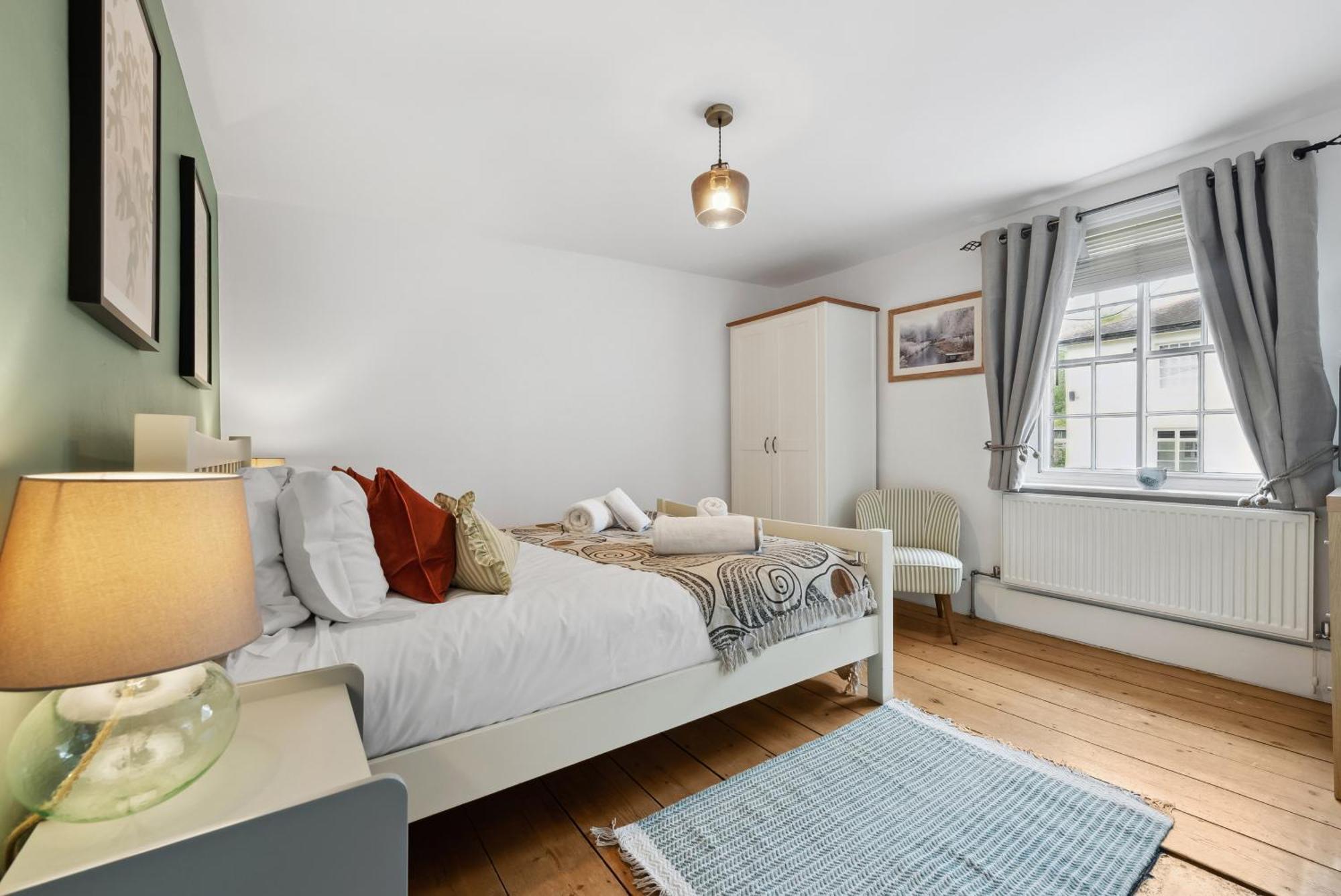 2 Bedrooms Stunning Westgate Cottage Retreat, Central Winchester, Free On-Street Parking Permit, With Garden Close To Cathedral - Sleeps 6, Pets Are Welcome, Summer Special Offer! - By Blue Puffin Stays Eksteriør bilde