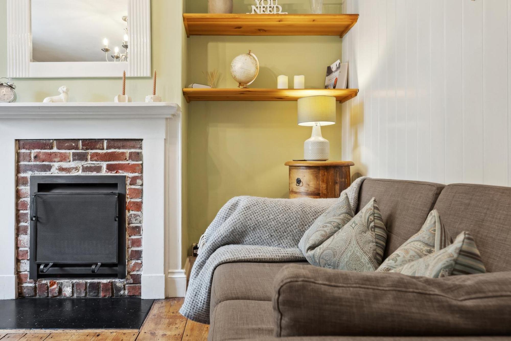 2 Bedrooms Stunning Westgate Cottage Retreat, Central Winchester, Free On-Street Parking Permit, With Garden Close To Cathedral - Sleeps 6, Pets Are Welcome, Summer Special Offer! - By Blue Puffin Stays Eksteriør bilde