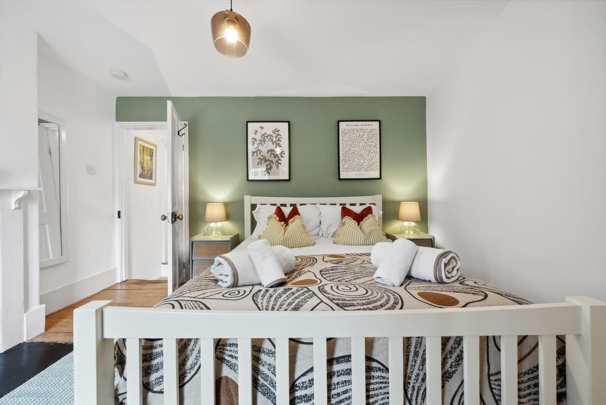 2 Bedrooms Stunning Westgate Cottage Retreat, Central Winchester, Free On-Street Parking Permit, With Garden Close To Cathedral - Sleeps 6, Pets Are Welcome, Summer Special Offer! - By Blue Puffin Stays Eksteriør bilde