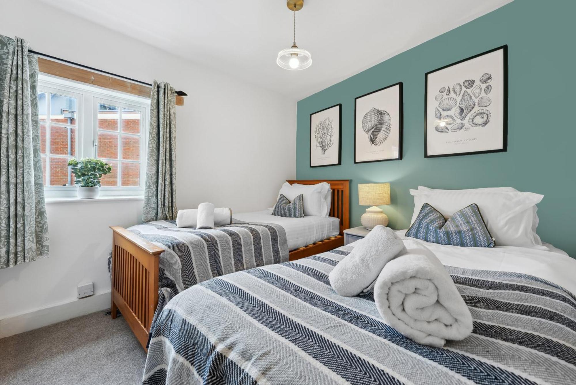 2 Bedrooms Stunning Westgate Cottage Retreat, Central Winchester, Free On-Street Parking Permit, With Garden Close To Cathedral - Sleeps 6, Pets Are Welcome, Summer Special Offer! - By Blue Puffin Stays Eksteriør bilde