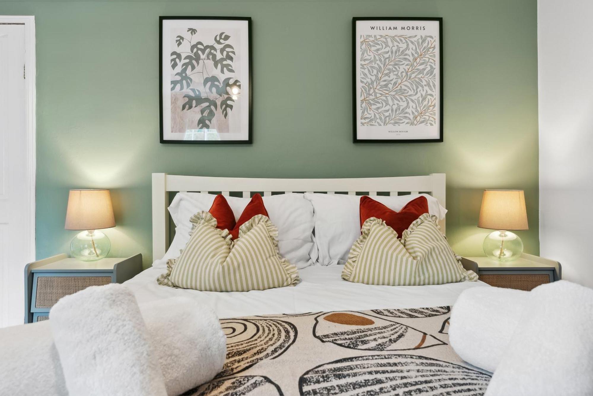 2 Bedrooms Stunning Westgate Cottage Retreat, Central Winchester, Free On-Street Parking Permit, With Garden Close To Cathedral - Sleeps 6, Pets Are Welcome, Summer Special Offer! - By Blue Puffin Stays Eksteriør bilde