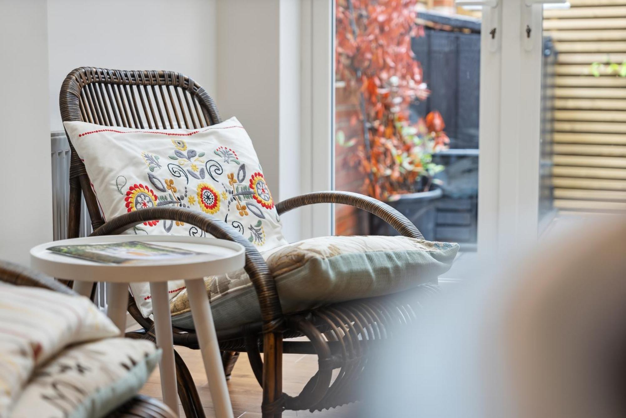 2 Bedrooms Stunning Westgate Cottage Retreat, Central Winchester, Free On-Street Parking Permit, With Garden Close To Cathedral - Sleeps 6, Pets Are Welcome, Summer Special Offer! - By Blue Puffin Stays Eksteriør bilde