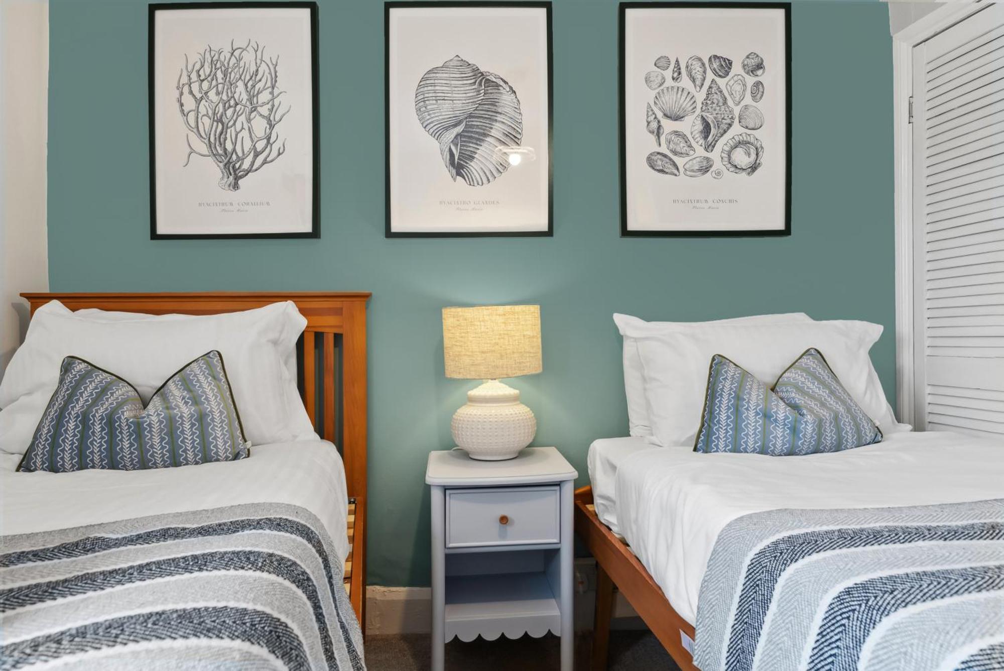 2 Bedrooms Stunning Westgate Cottage Retreat, Central Winchester, Free On-Street Parking Permit, With Garden Close To Cathedral - Sleeps 6, Pets Are Welcome, Summer Special Offer! - By Blue Puffin Stays Eksteriør bilde