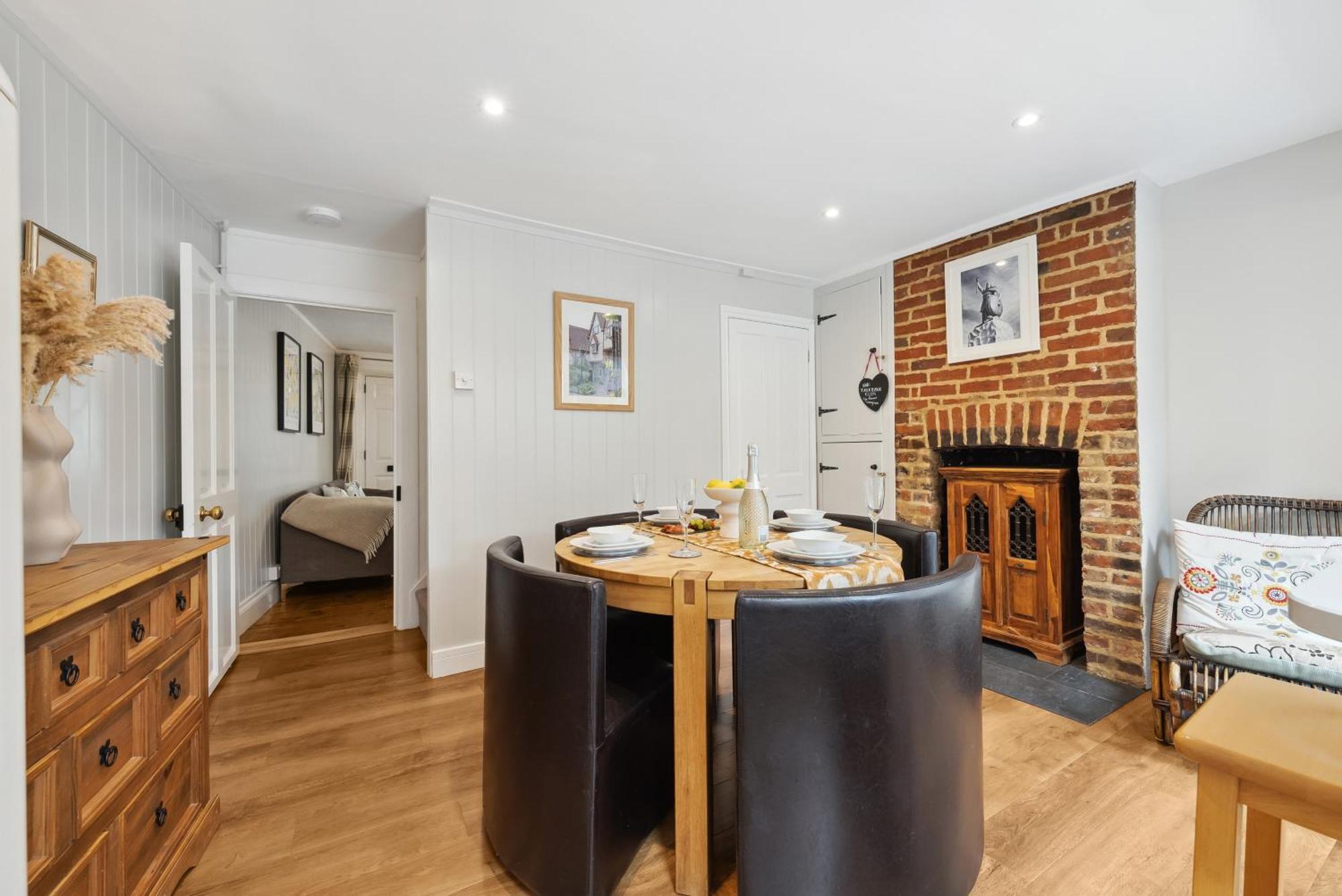 2 Bedrooms Stunning Westgate Cottage Retreat, Central Winchester, Free On-Street Parking Permit, With Garden Close To Cathedral - Sleeps 6, Pets Are Welcome, Summer Special Offer! - By Blue Puffin Stays Eksteriør bilde